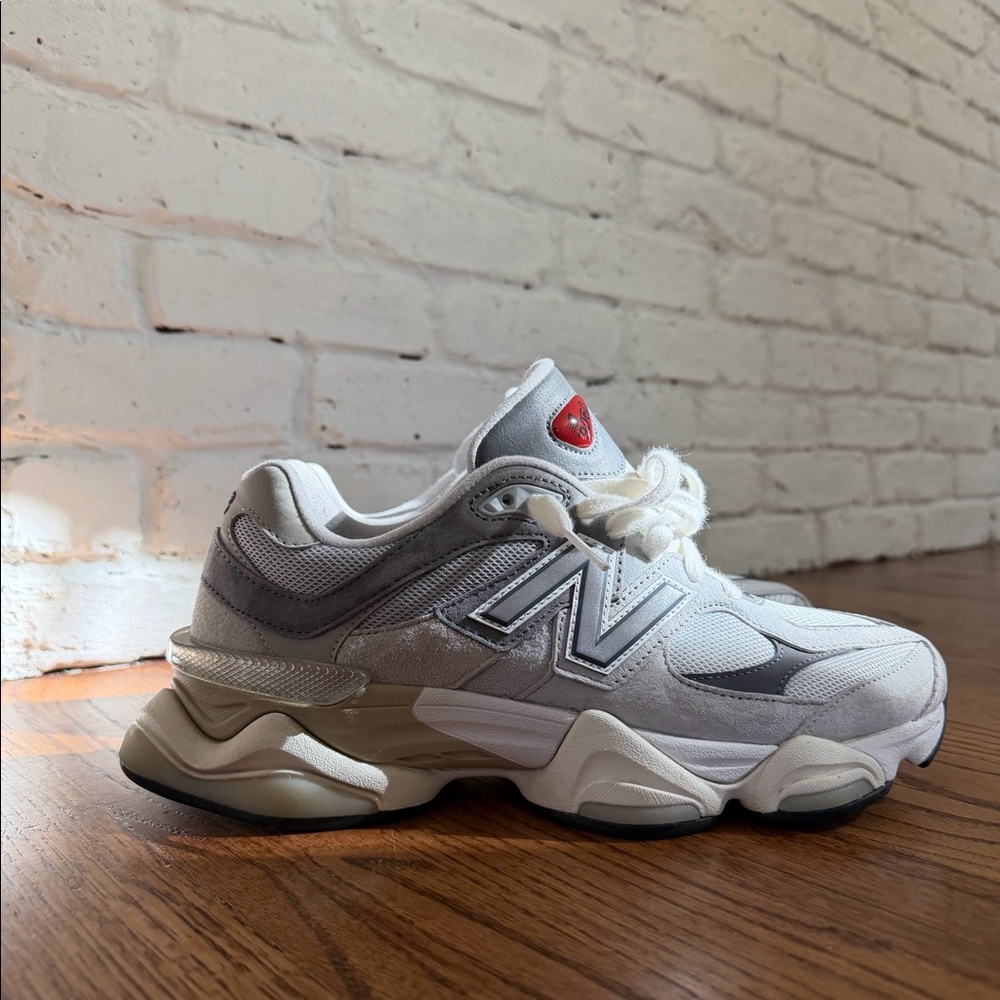 New Balanced 9060 Size 8, brand new